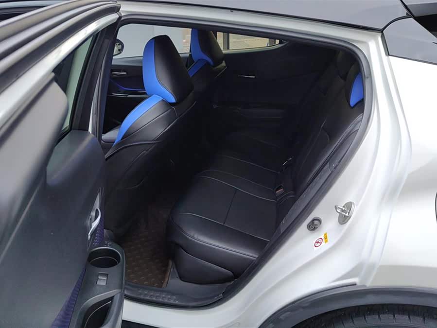 Toyota C-HR 2019 immagine di auto #12