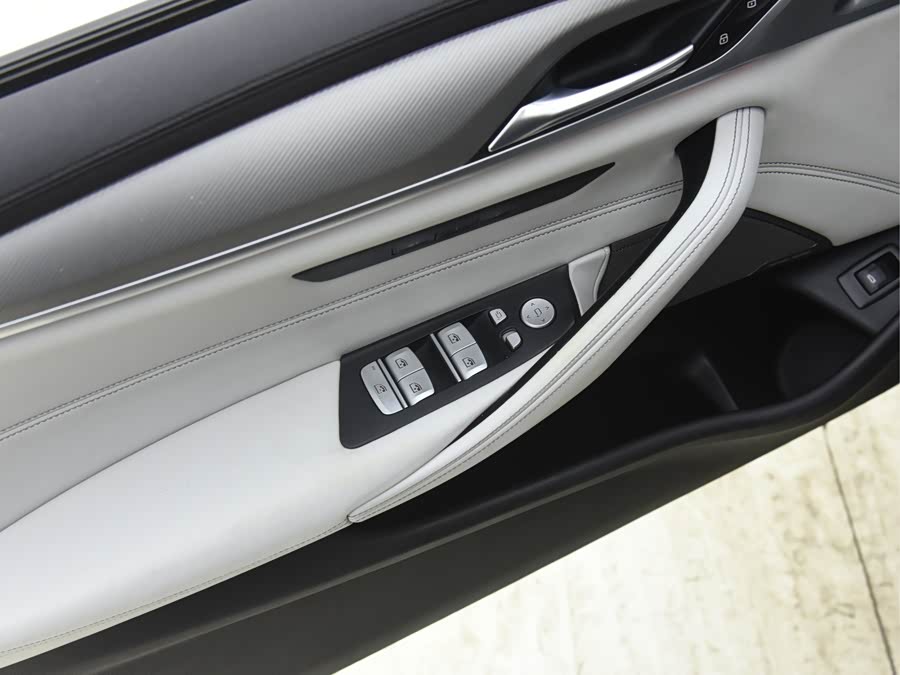 BMW M5 2020 car image #12