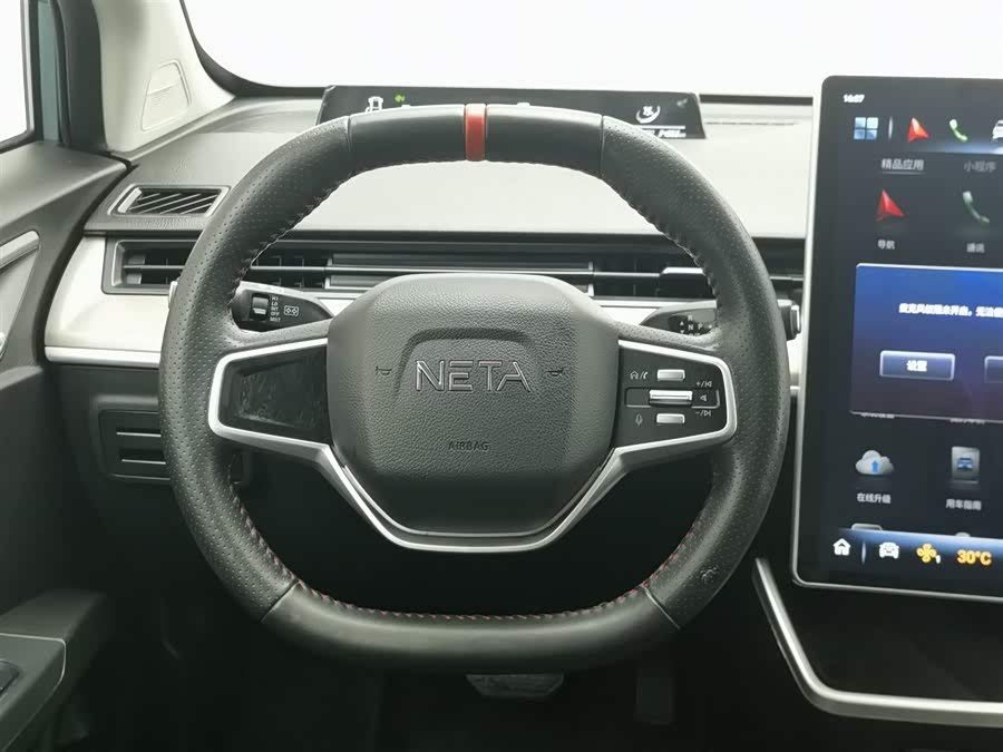 哪吒汽车 哪吒V 2021 汽车图片 #12