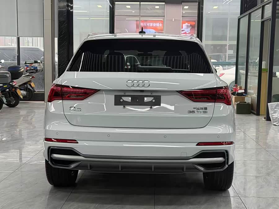 Audi Q3 2022 car image #12