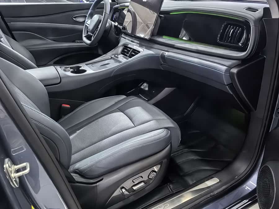 BYD Sea Lion 07 DM-i 2025 car image #12