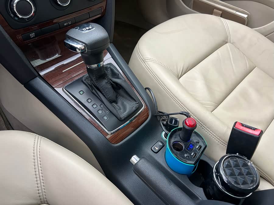 Skoda Octavia 2010 car image #12