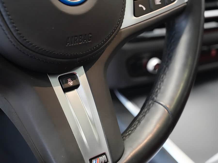 BMW i4 2023 car image #12