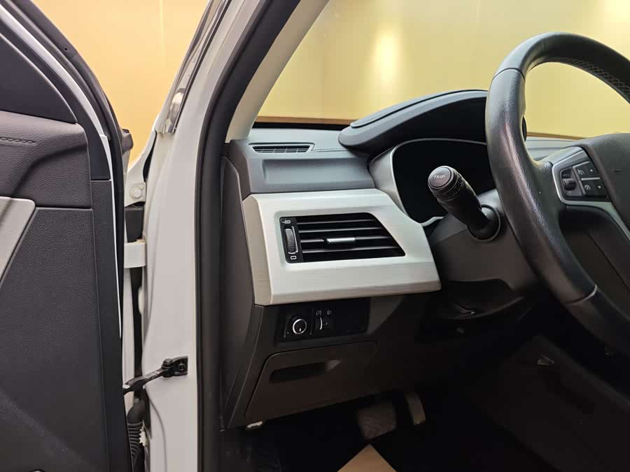 GEELY Boyue 2023 car image #12