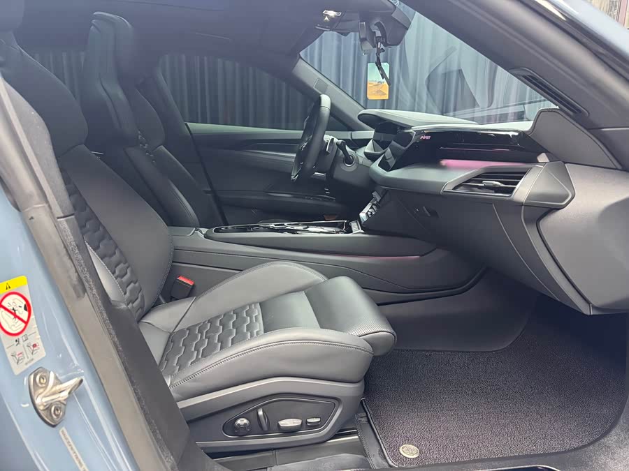 Audi e-tron GT 2024 image de voiture #12