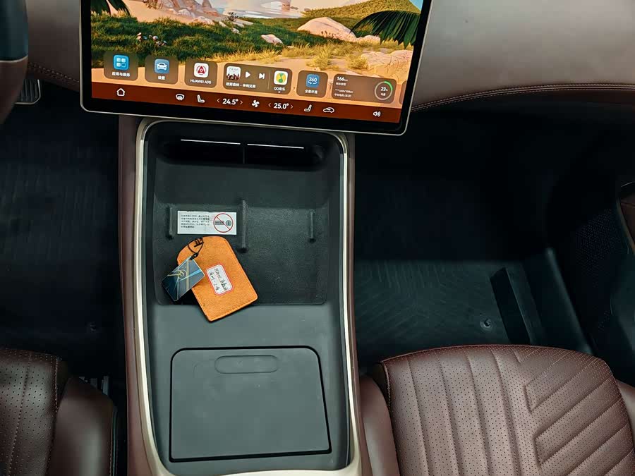 Avatr 11 2023 car image #12