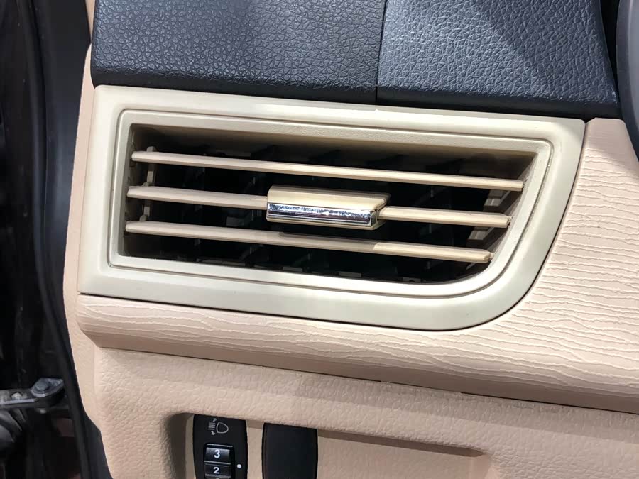 Soueast V6 Lingshi 2014 car image #12