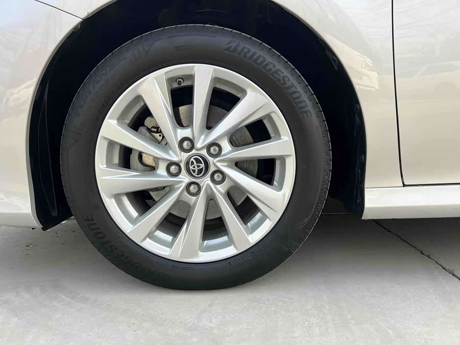 Toyota Camry 2021 immagine di auto #12