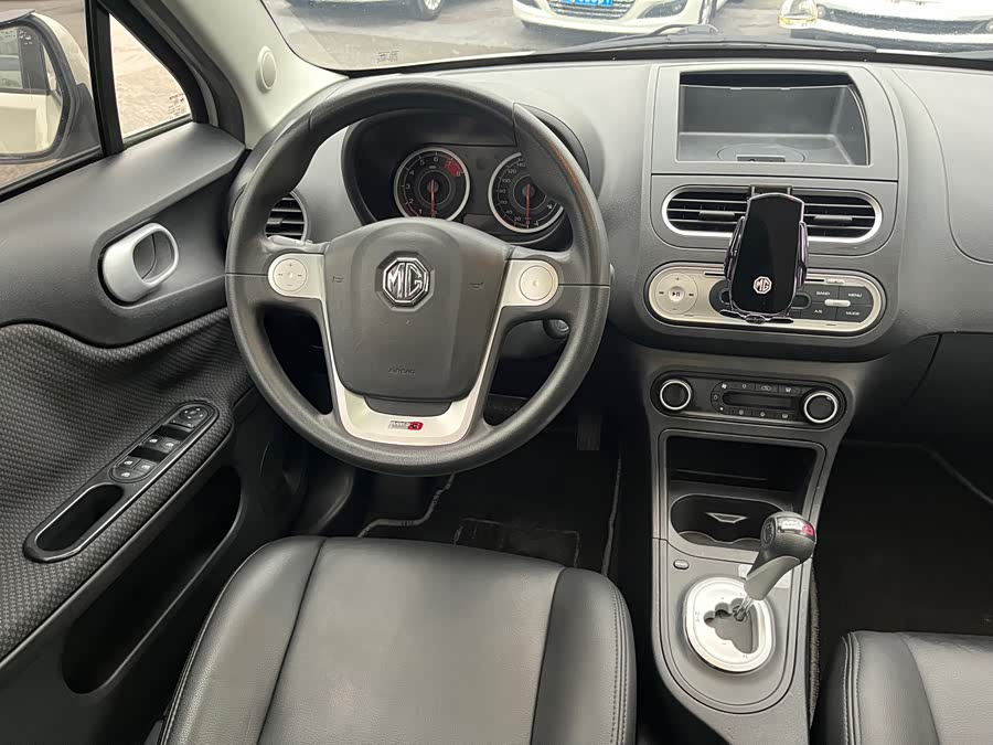 MG 3 2015 car image #12