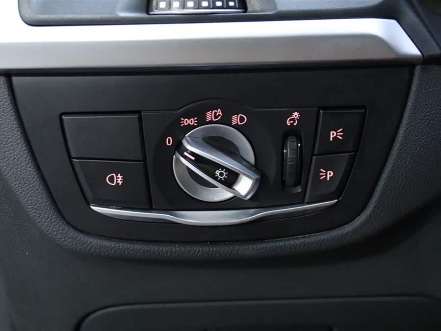 BMW iX3 2022 immagine di auto #12