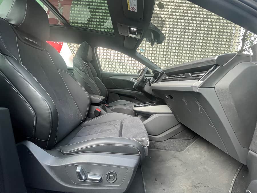 Audi Q5 e-tron 2024 صورة سيارة #12