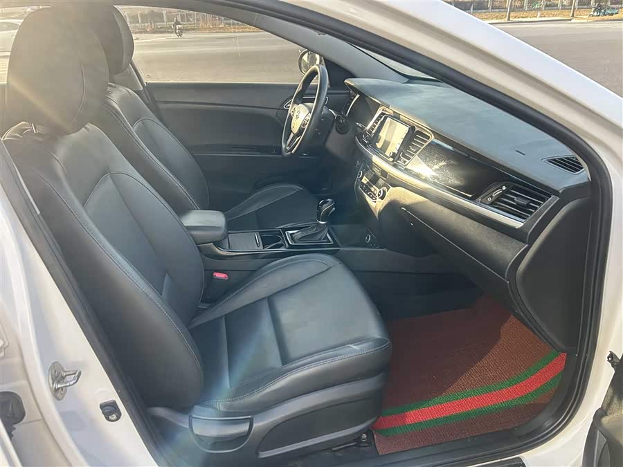 Hyundai Mistra 2018 car image #12