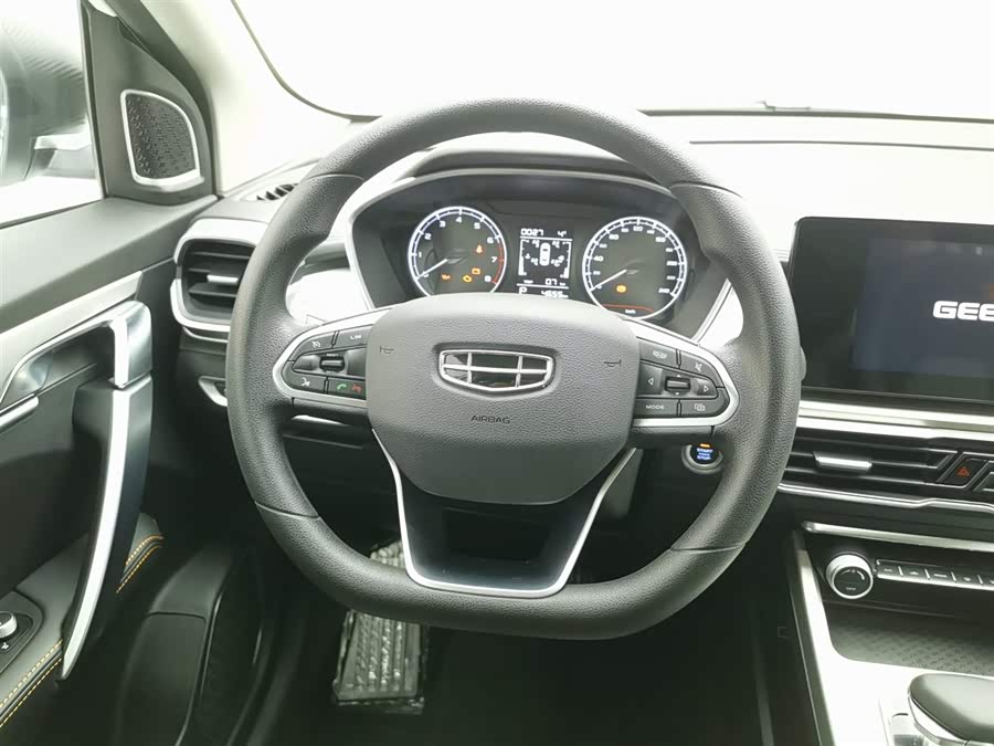 GEELY Coolray 2025 car image #12