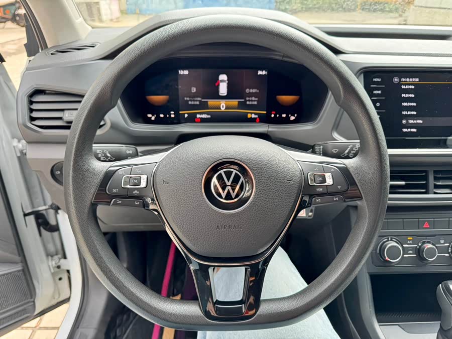 Volkswagen T-Cross 2023 car image #12