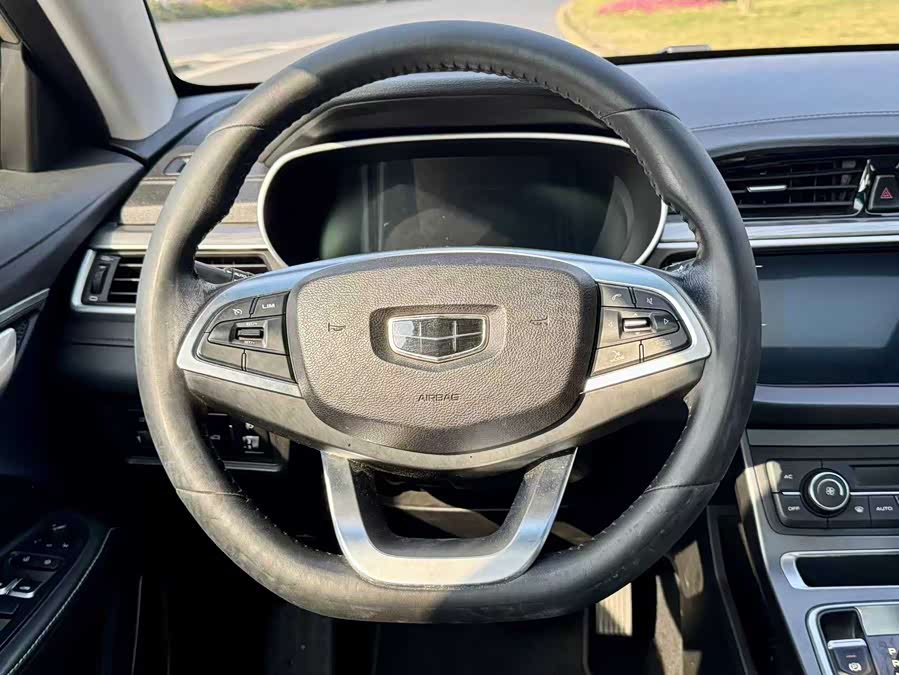 GEELY Emgrand 2019 car image #12