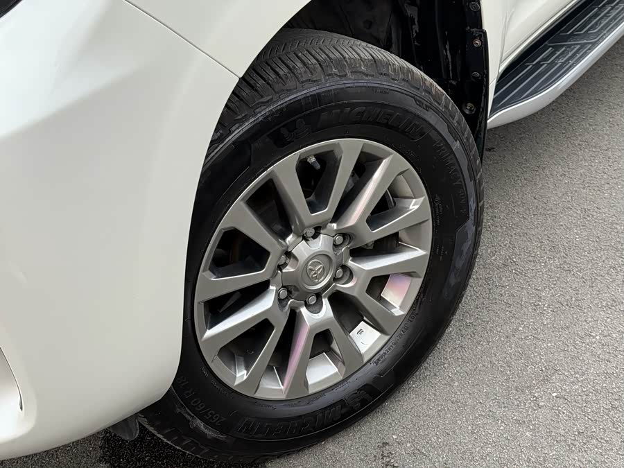 Toyota Land Cruiser Prado 2019 car image #12