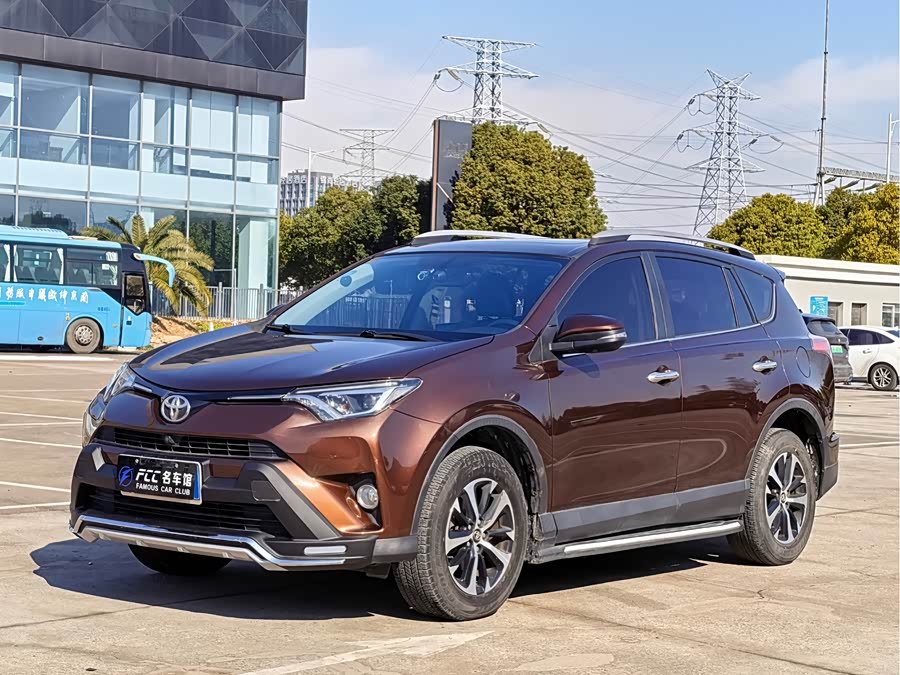 Toyota RAV4 2017 car image #12