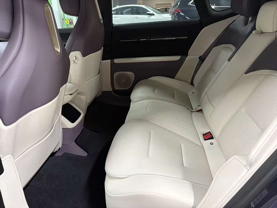 Avatr 12 2024 car image #12