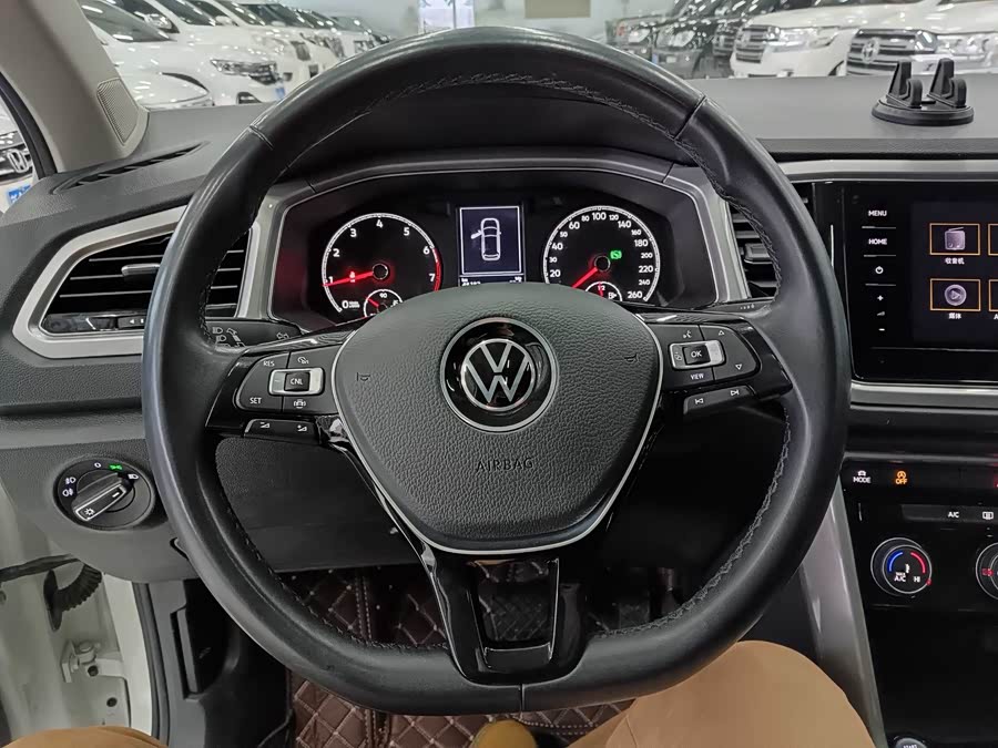 Volkswagen T-Roc 2023 #12 Volkswagen T-Roc 2023 car image #12