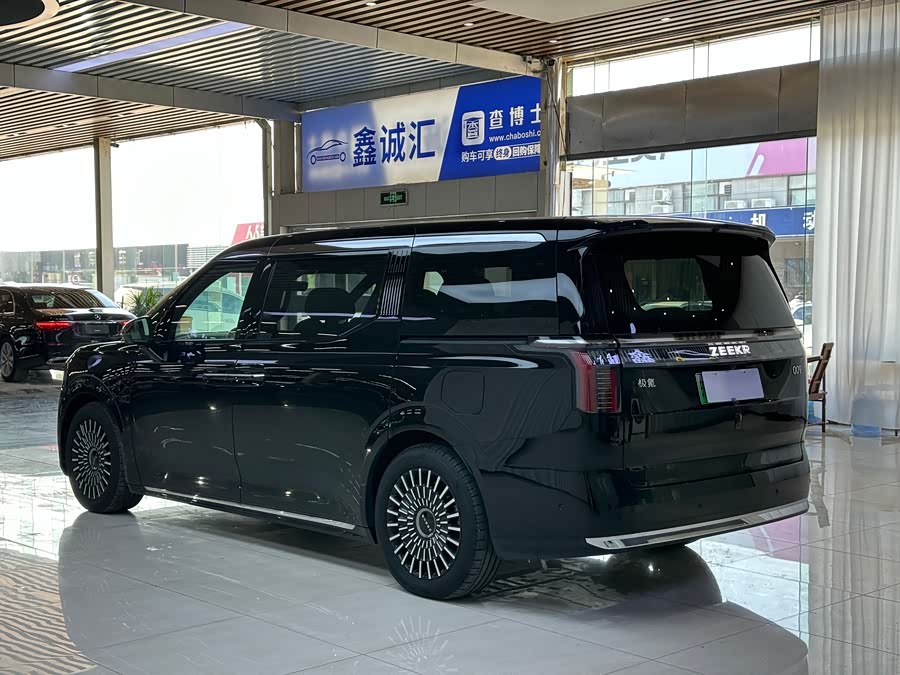 Zeekr 009 2025 car image #12