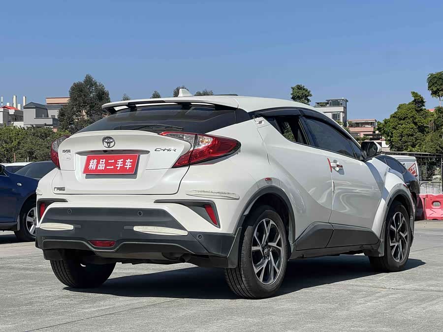 Toyota C-HR 2019 car image #12