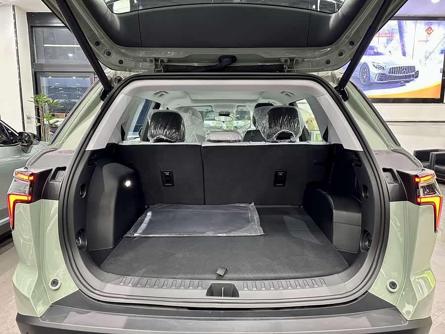 Chevrolet Equinox Plus 2025 car image #12