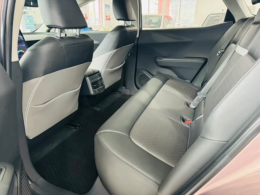 Toyota bZ3 2023 صورة سيارة #12