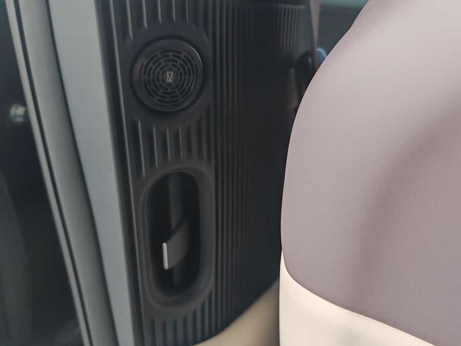 Avatr 12 2024 car image #12