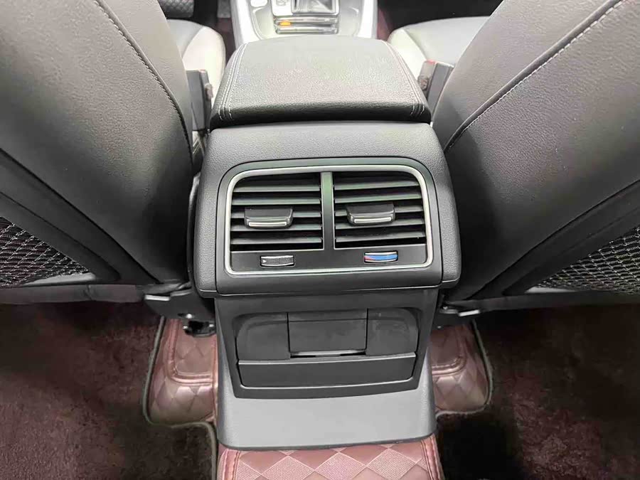 Audi Q5 2018 car image #12