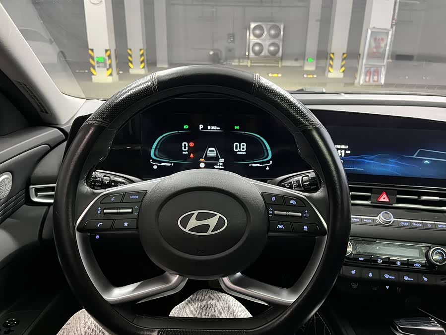 Hyundai Elantra 2023 car image #12