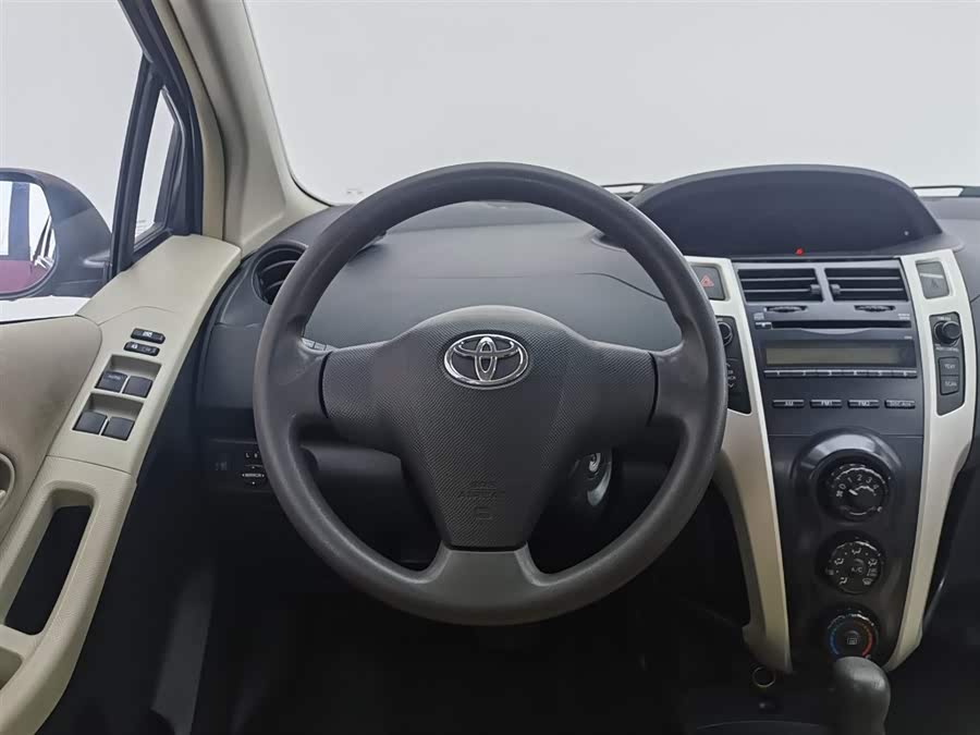 Toyota Yaris 2012 imagen de coche #12