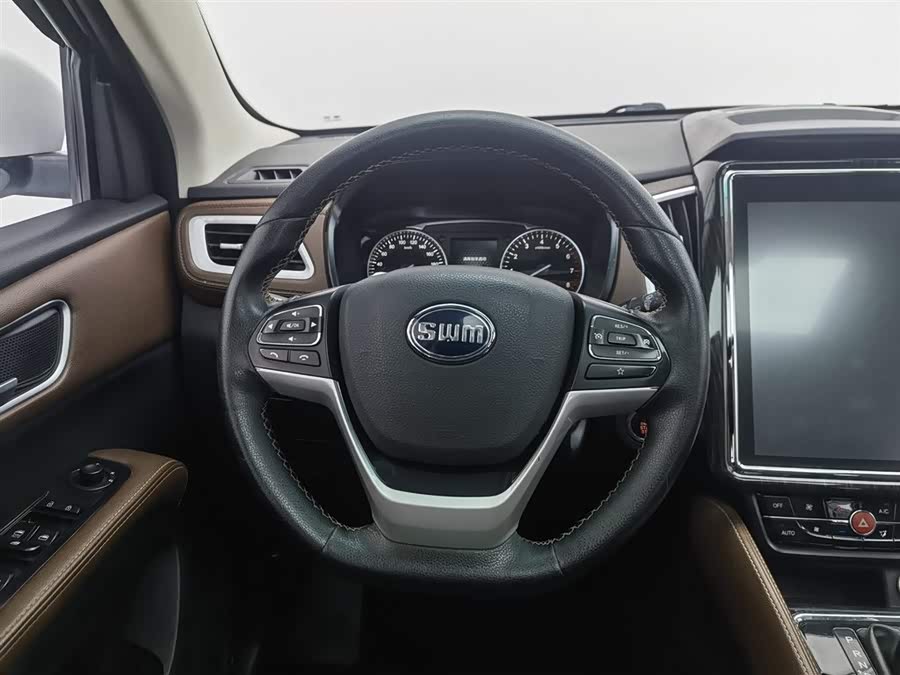 SWM X7 2018 صورة سيارة #12