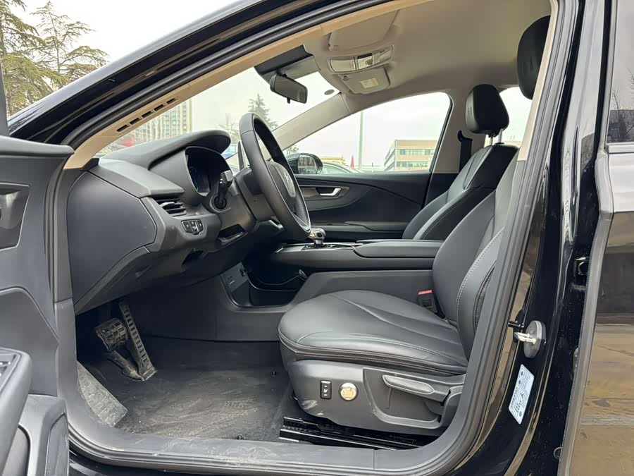 HongQi E-QM5 2024 car image #12