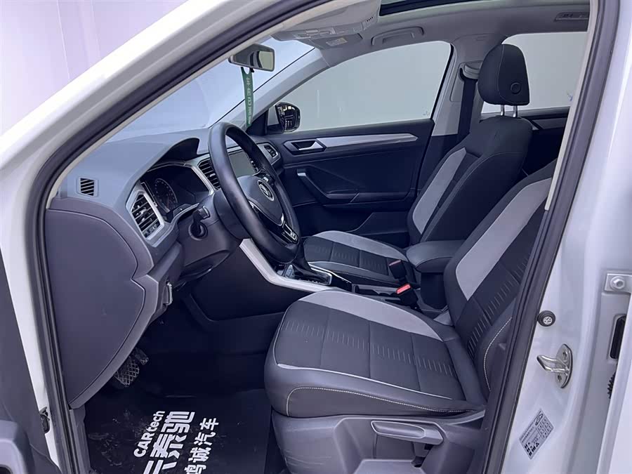 Volkswagen T-Roc 2021 car image #12
