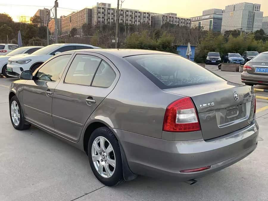 Skoda Octavia 2014 car image #12