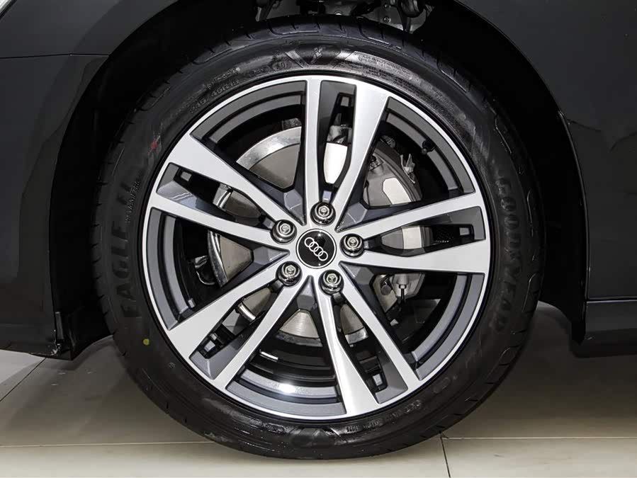 Audi A6L 2025 car image #12