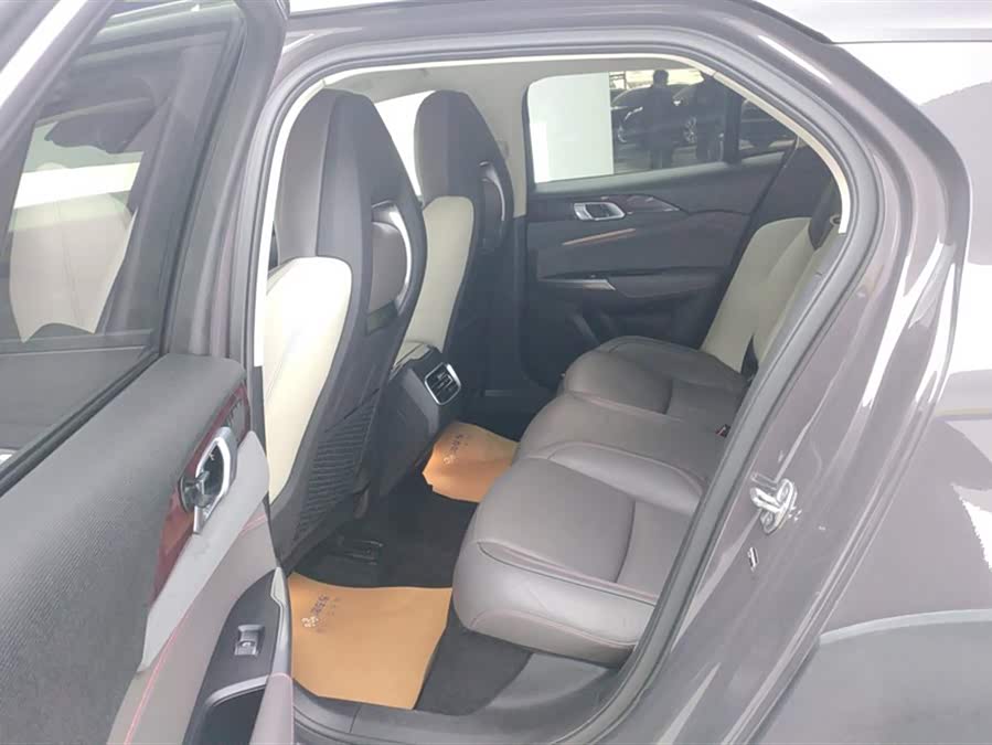 Lynk & Co 02 2019 car image #12