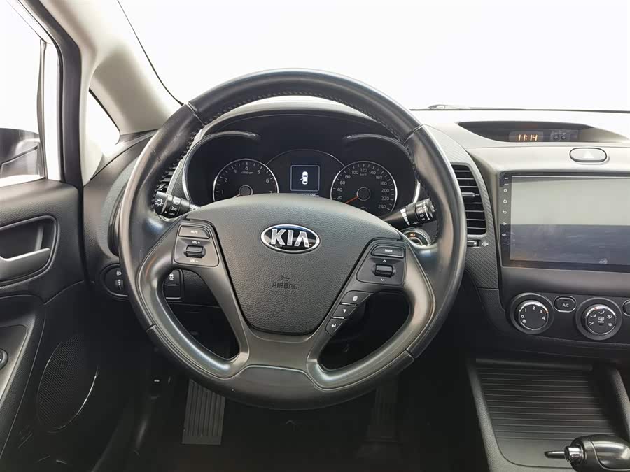 Kia K3 2017 car image #12