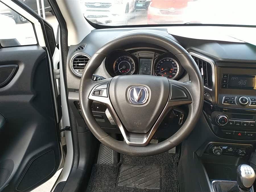 Changan CS15 2017 صورة سيارة #12