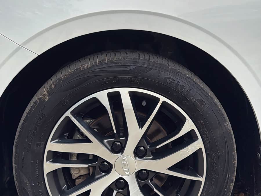 GEELY Emgrand 2021 car image #12