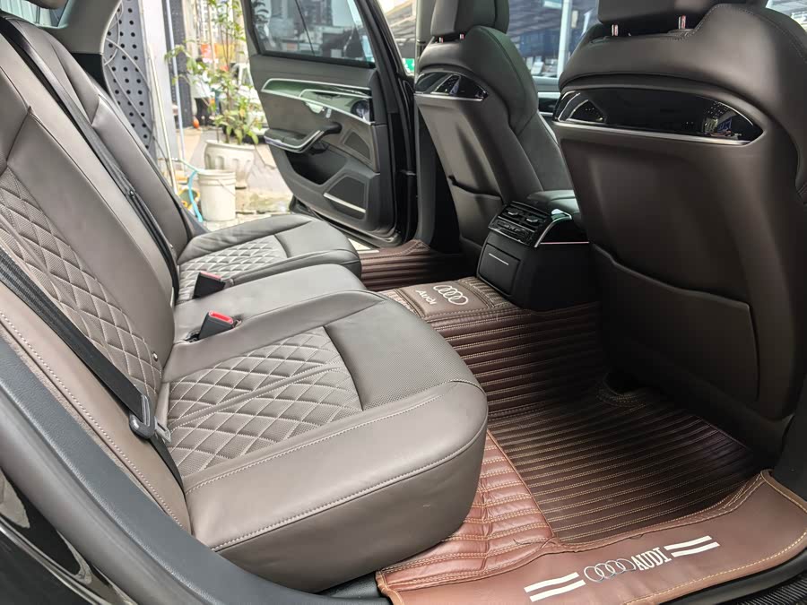 Audi A8 2020 immagine di auto #12