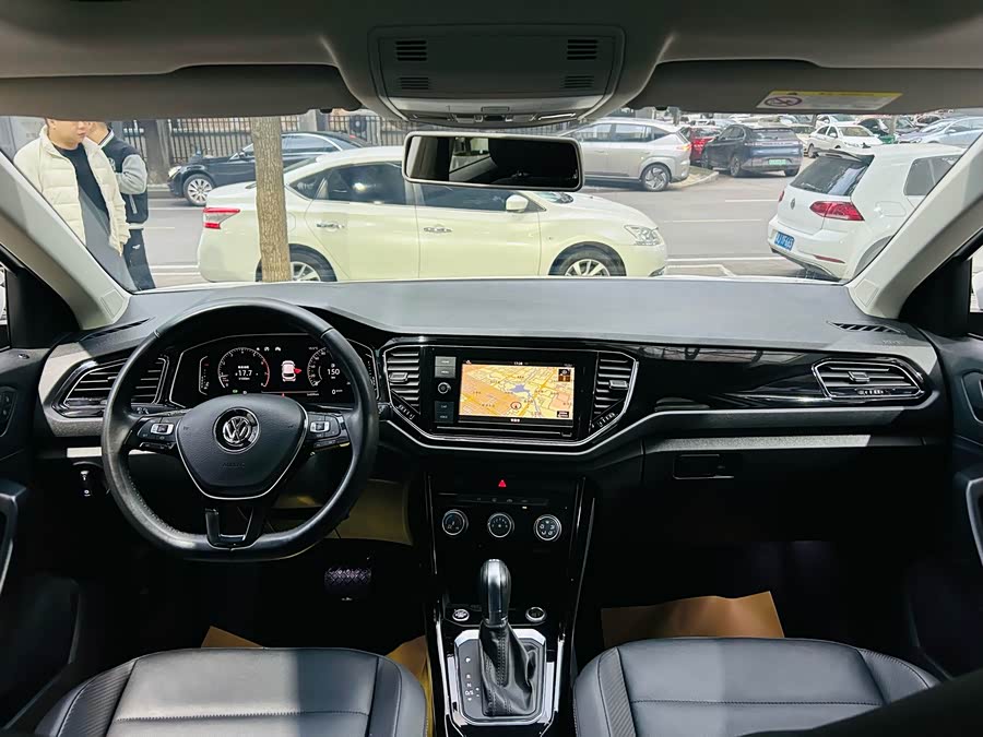 Volkswagen T-Roc 2020 car image #12