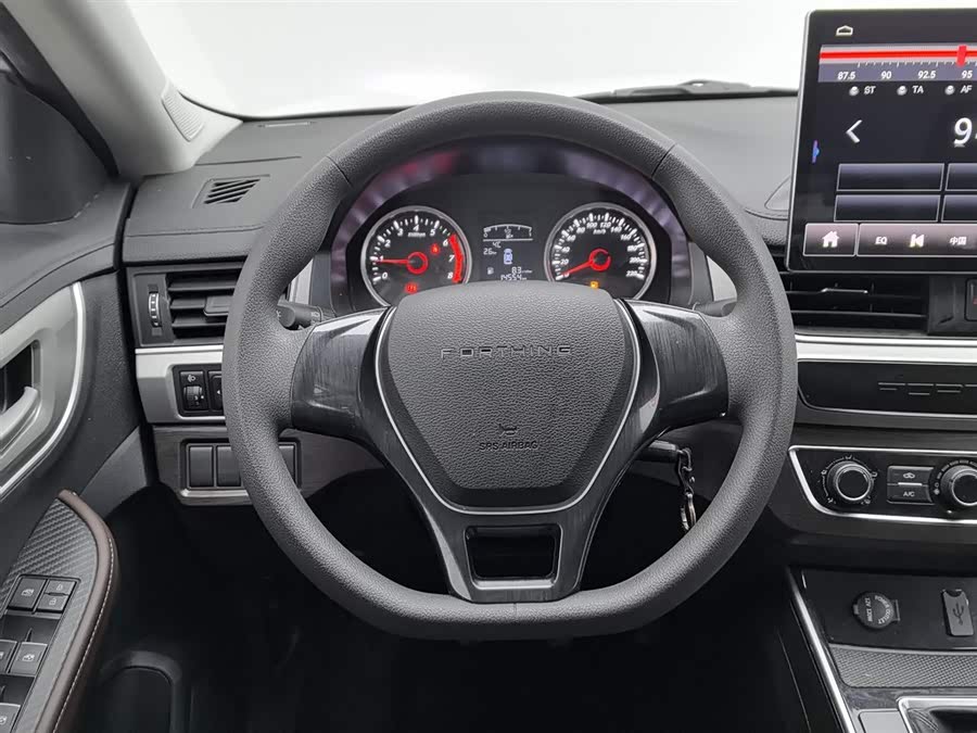 Forthing T5 2024 immagine di auto #12