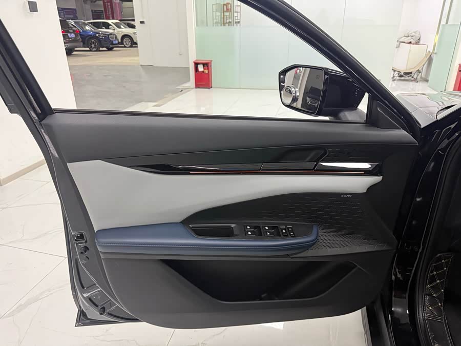 Changan UNI-V iDD 2023 car image #12