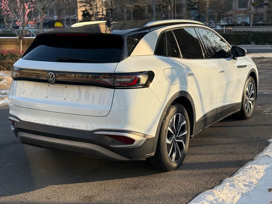 Volkswagen ID.4 X 2023 car image #12