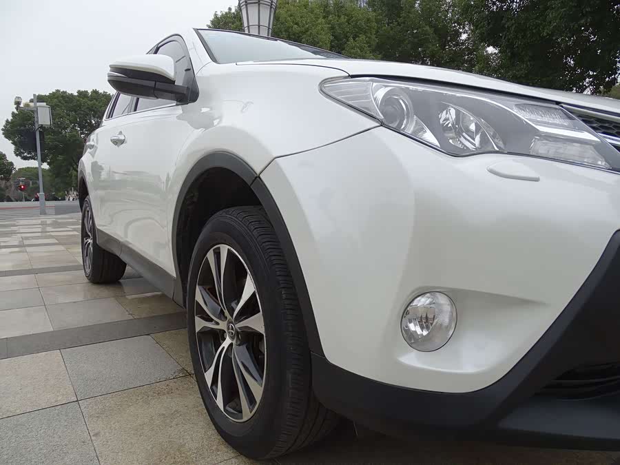 Toyota RAV4 2015 car image #12
