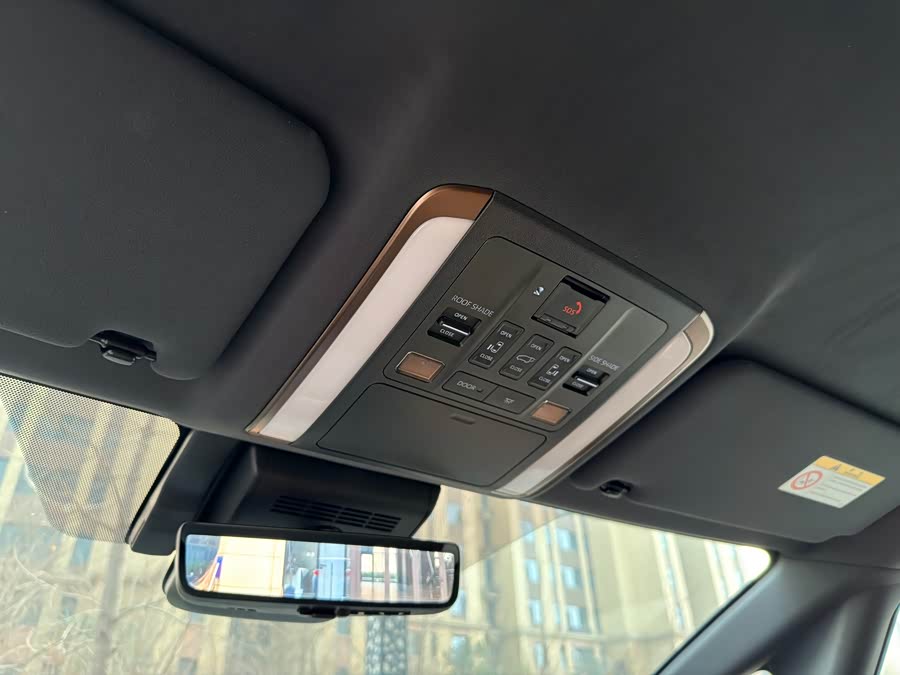 Toyota Alphard 2024 car image #12