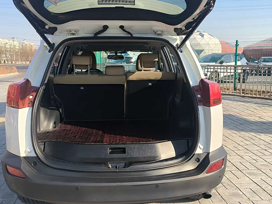 Toyota RAV4 2015 car image #12