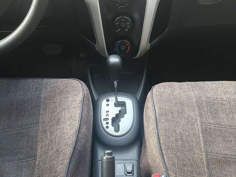 Toyota Yaris 2011 imagen de coche #12