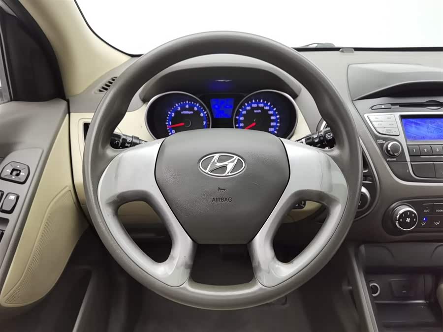 Hyundai ix35 2012 car image #12